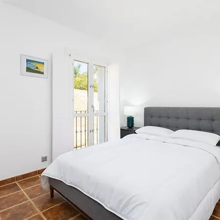 Private 4 Bedrooms House Shared Pool Montevideo Hills Golf By Aorastay Casa vacanze Estepona