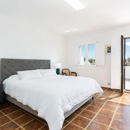 Private 4 Bedrooms House Shared Pool Montevideo Hills Golf By Aorastay Estepona