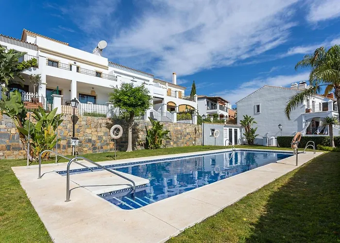Private 4 Bedrooms House Shared Pool Montevideo Hills Golf By Aorastay Hotel *