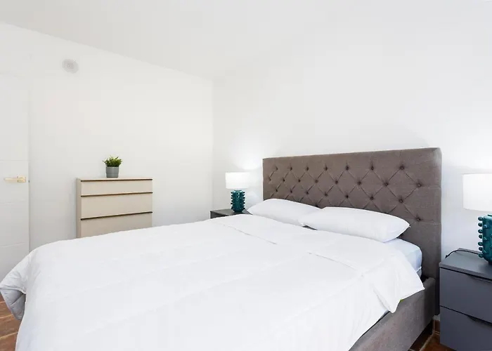 Private 4 Bedrooms House Shared Pool Montevideo Hills Golf By Aorastay Hotel *